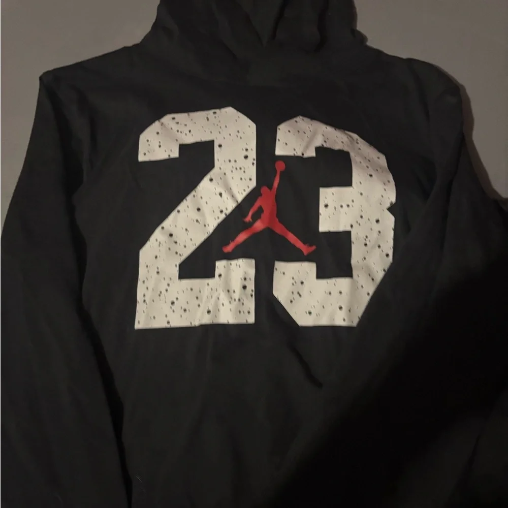 Gently worn boys youth XL long sleeved cotton tee and black sweats - Picture 3 of 5